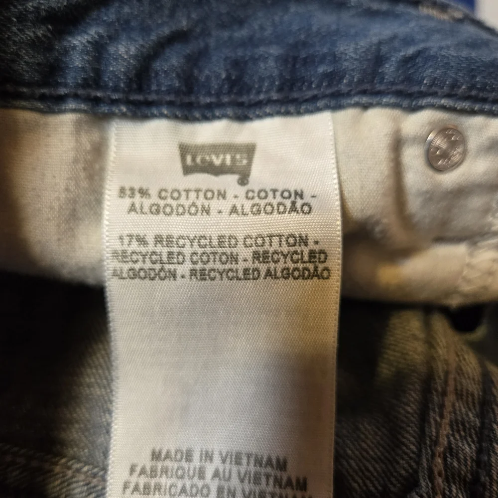 Levis Genuinely Crafted Womens Sz 11 Mid Rise Jean Shorts Raw Hem Denim Summer - Picture 11 of 11